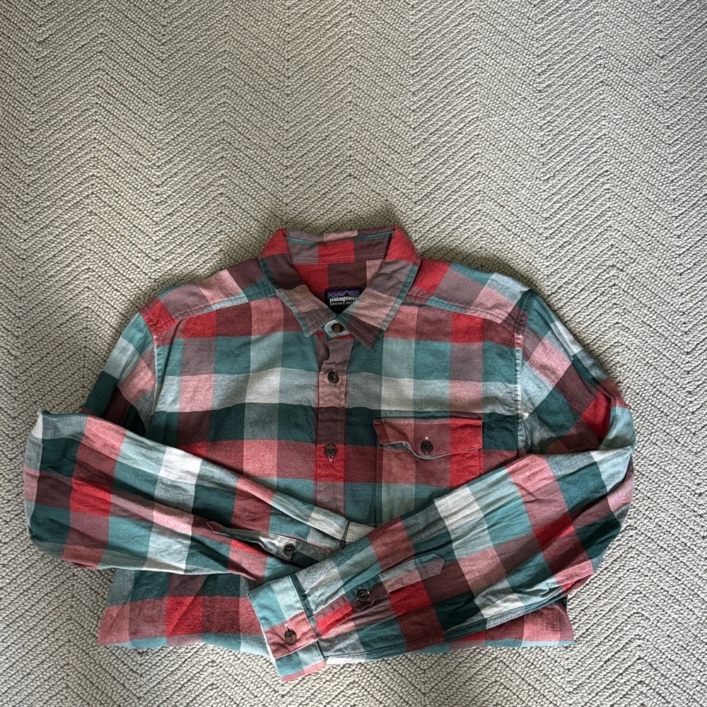 Patagonia Kids Plaid Shirt in Red and Green Worn but great condition!